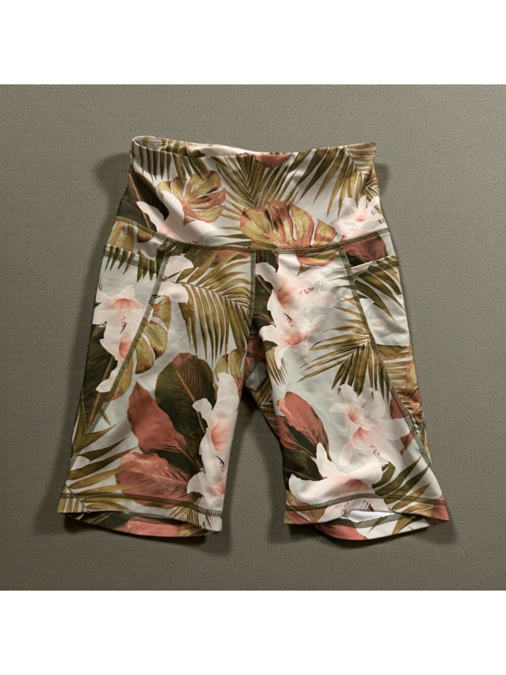 OLD NAVY Active Powersoft Floral Tropical Bike Shorts Size Small